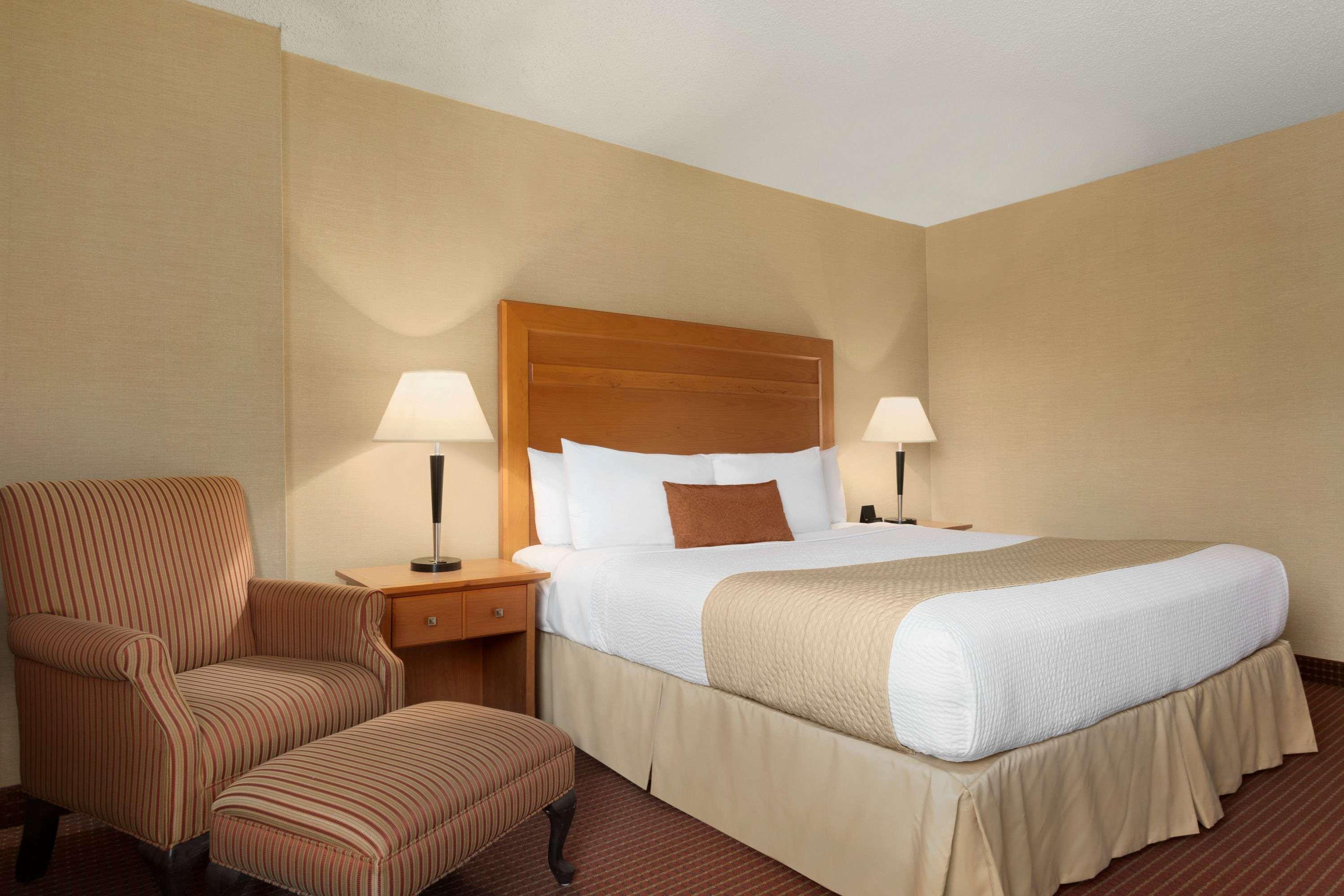 Days By Wyndham Downtown Hotel