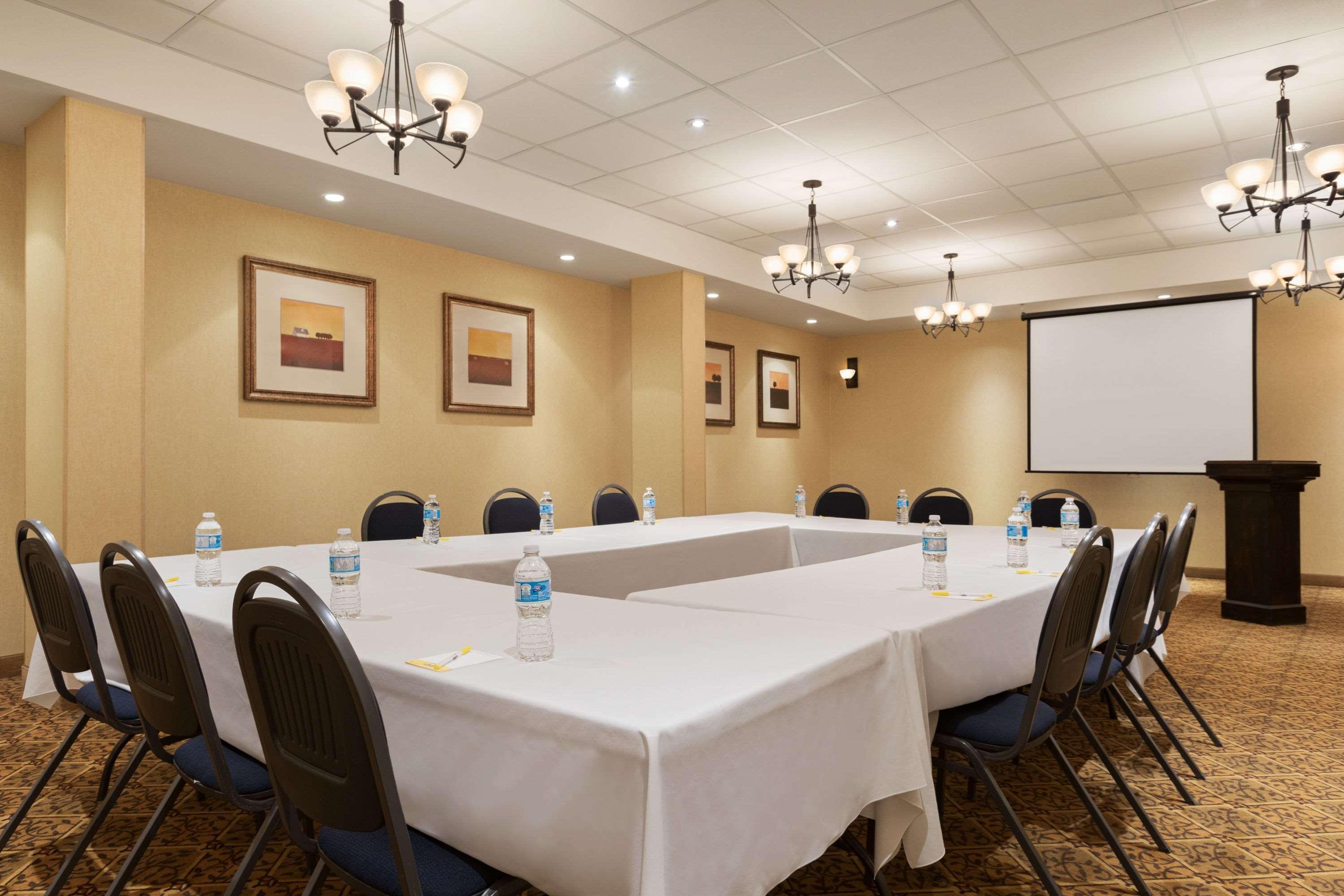 Days By Wyndham Downtown 3* Edmonton